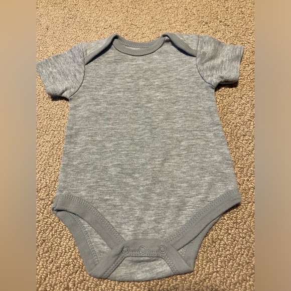 Grey bodysuit size 3-6M - Picture 1 of 1